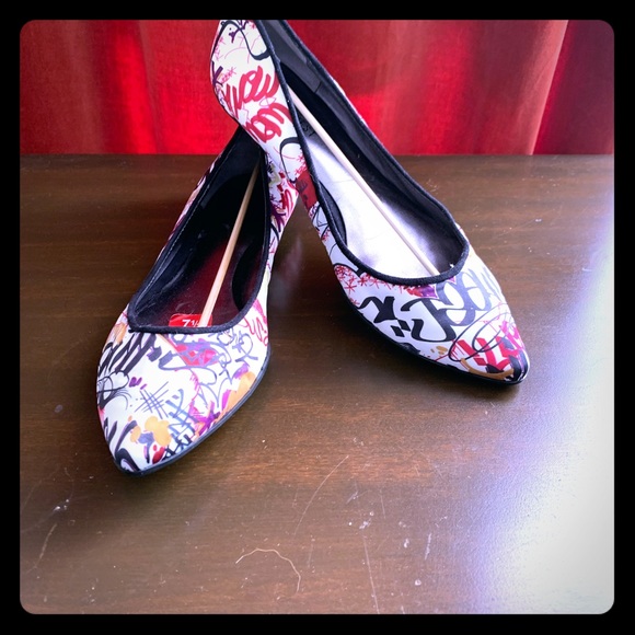 Nine West Graphic Flats - Picture 1 of 6